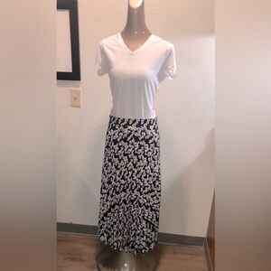 *NWT* Max Studio Black and White Floral Maxi Skirt